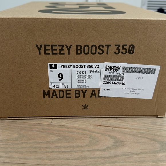 Yeezy boost 350 V2 US size 9 UK size 8 1/2 - Picture 8 of 8